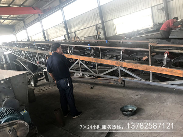 移動(dòng)皮帶機(jī)選擇什么樣的張緊裝置好用！