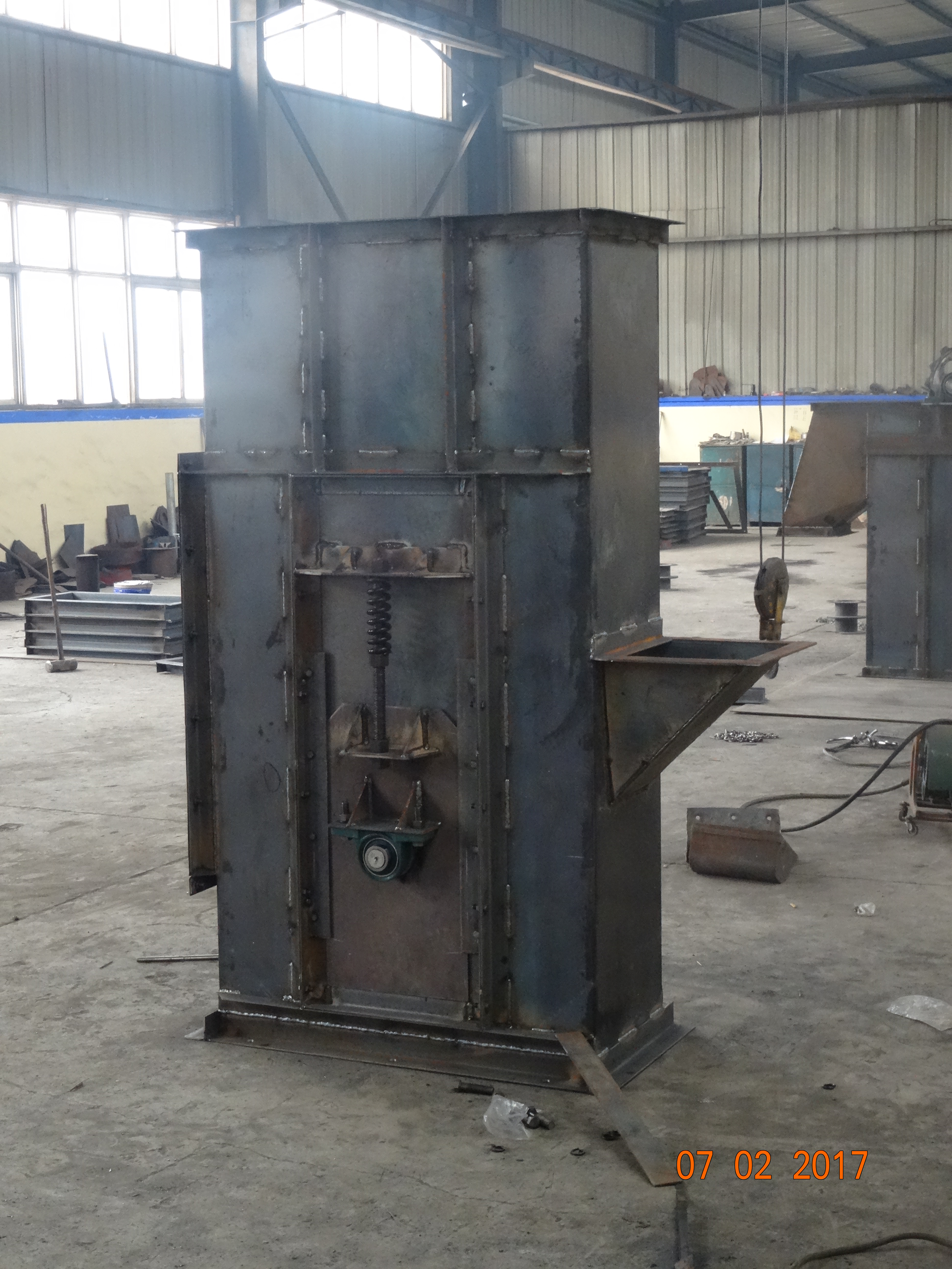 斗式提升機電機-板鏈提升機鏈輪-環鏈提升機(斗式提升機電機功率計算)